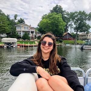 Meet your Posher, Jennifer